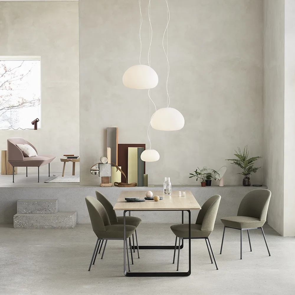 Oslo side chair fabric upholstered, Ocean 52-Anthracite black Muuto