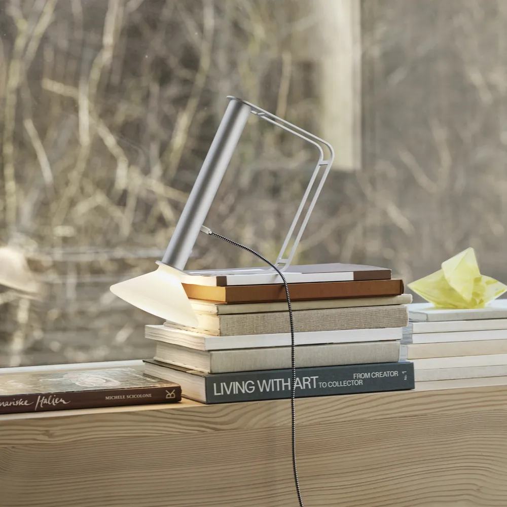 Piton Portable table lamp, Aluminium Muuto