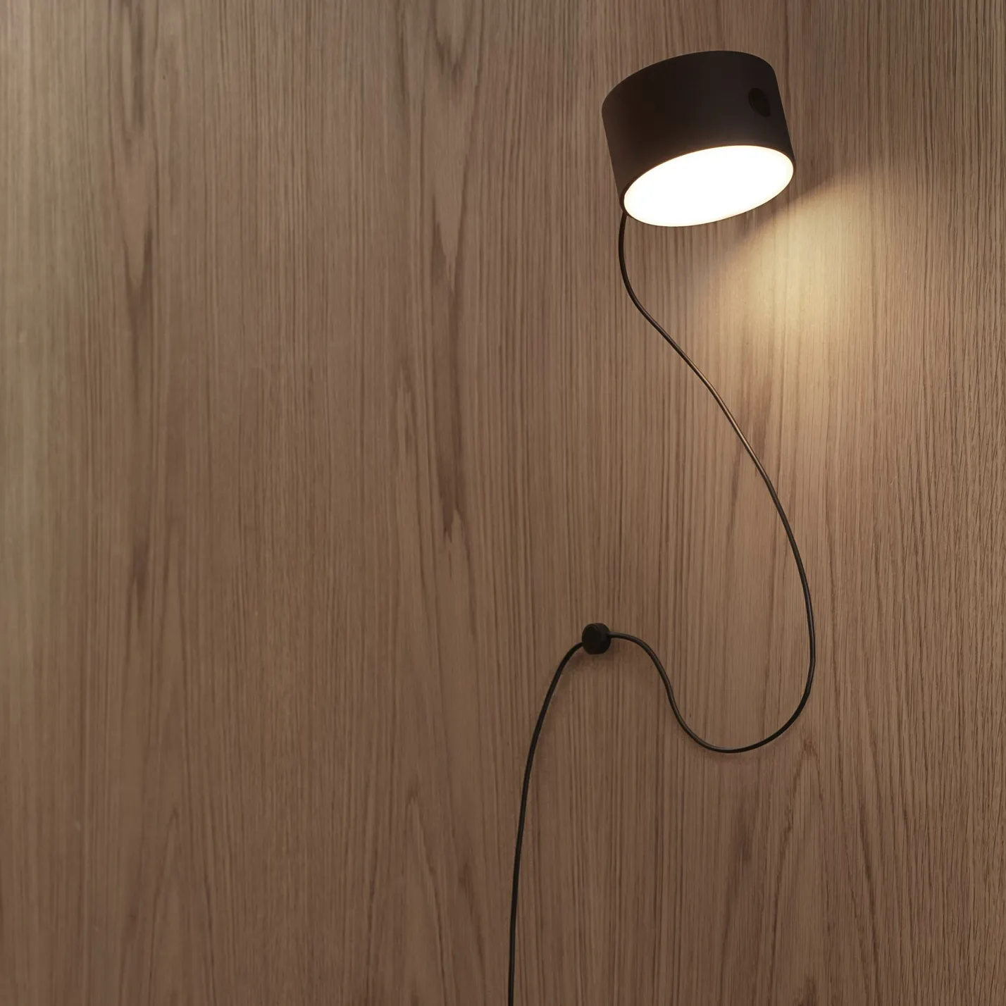 Post magnetic cord bracket for wall lamp, black Muuto