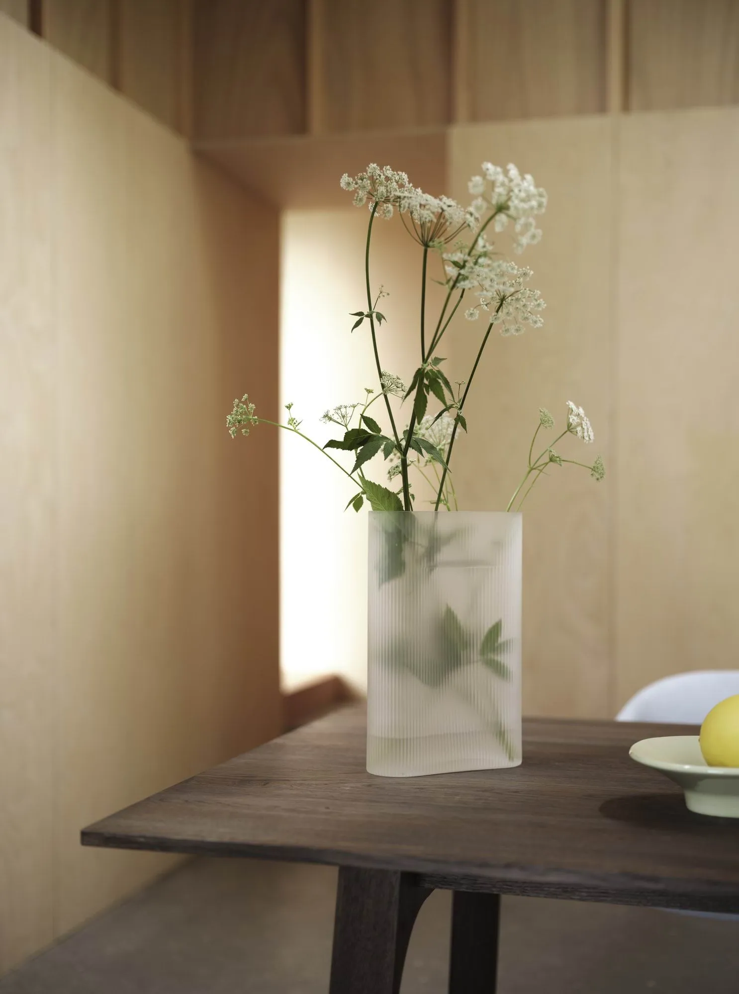 Ridge vase frosted glass 16,5 cm, Light orange Muuto