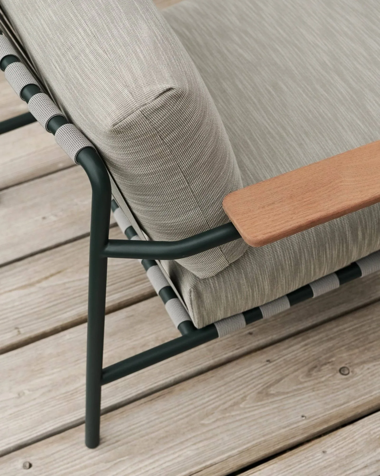 Settle lounge chair, Ribbed Weave 2 Dark green Muuto