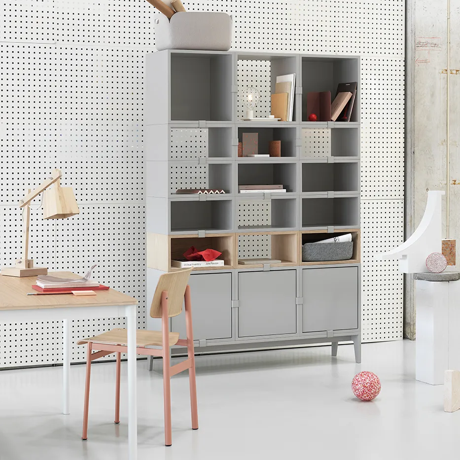 Stacked 2.0 shelving with back plate, small, oak Muuto