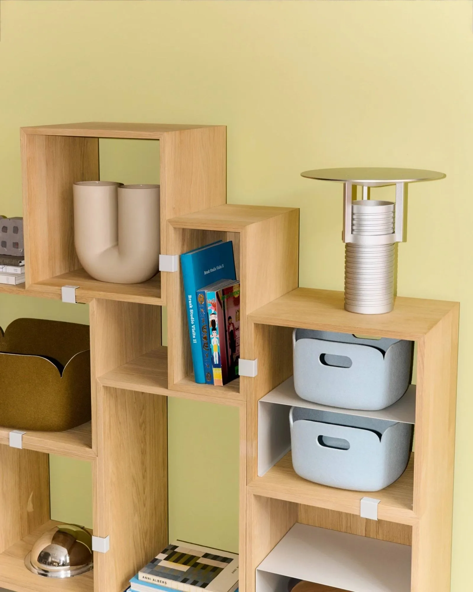 Stacked 2.0 shelving with back plate, small, oak Muuto