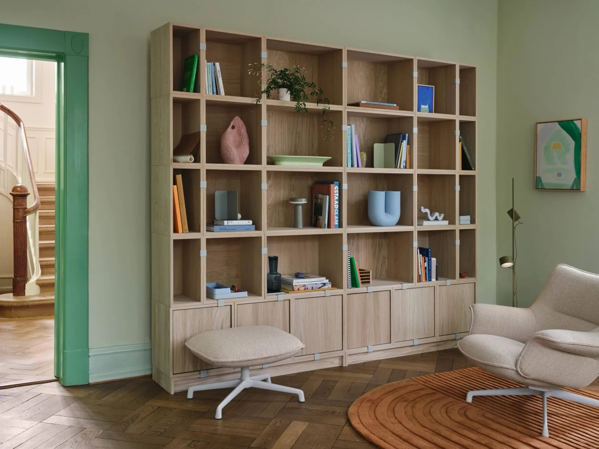 Stacked 2.0 shelving with back plate, small, oak Muuto