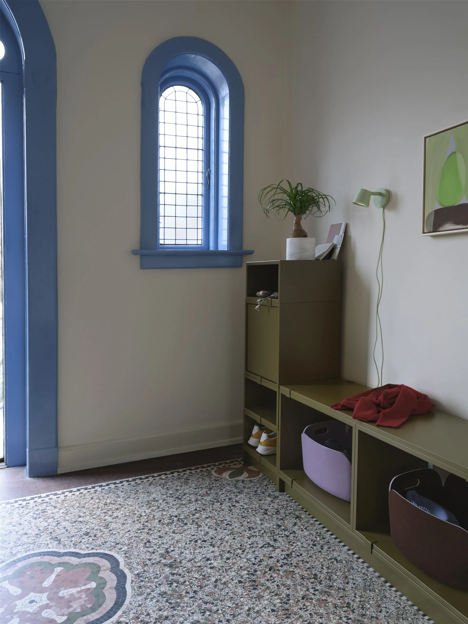 Stacked storage system hallway configuration 1, White Muuto