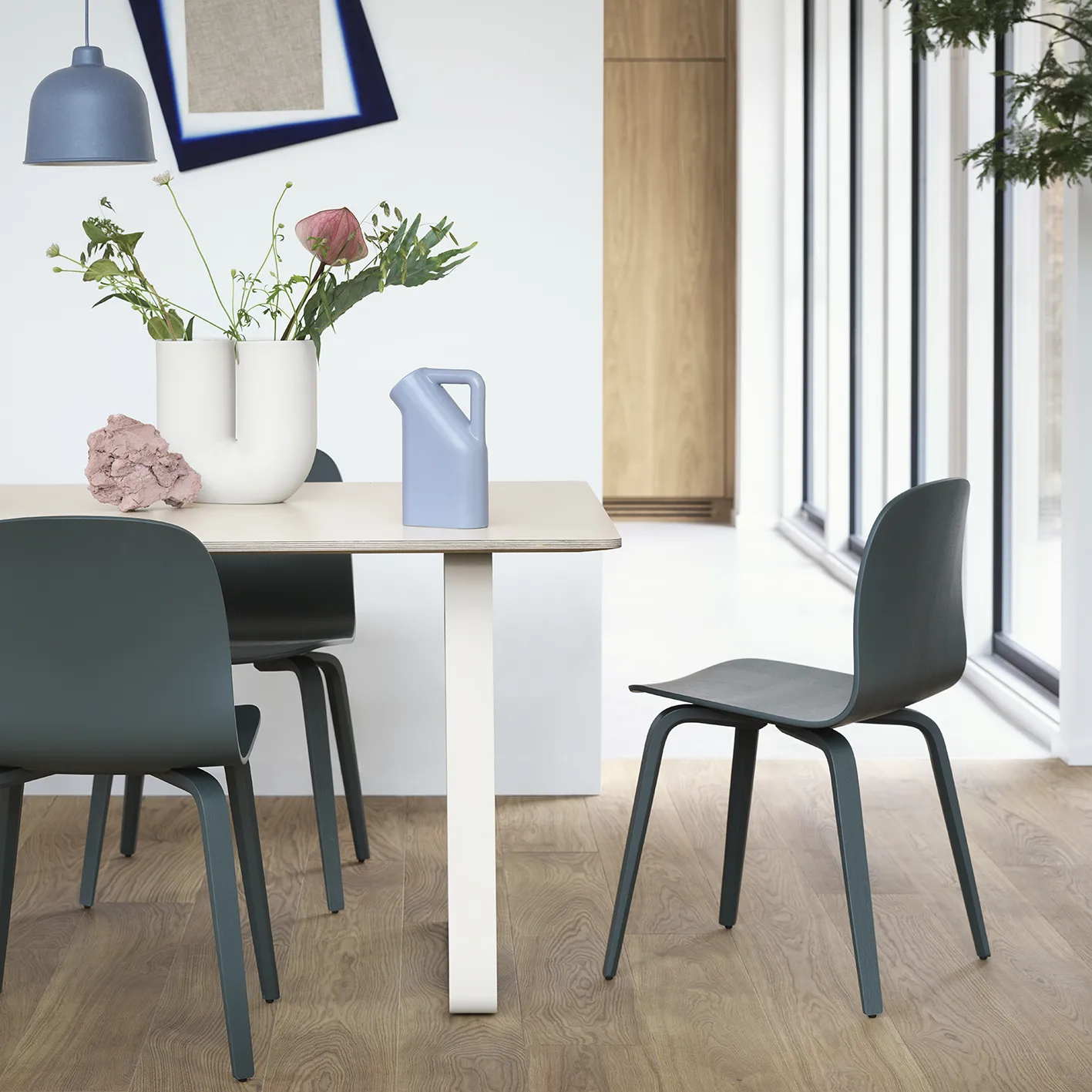 Visu chair wooden base, dark green Muuto