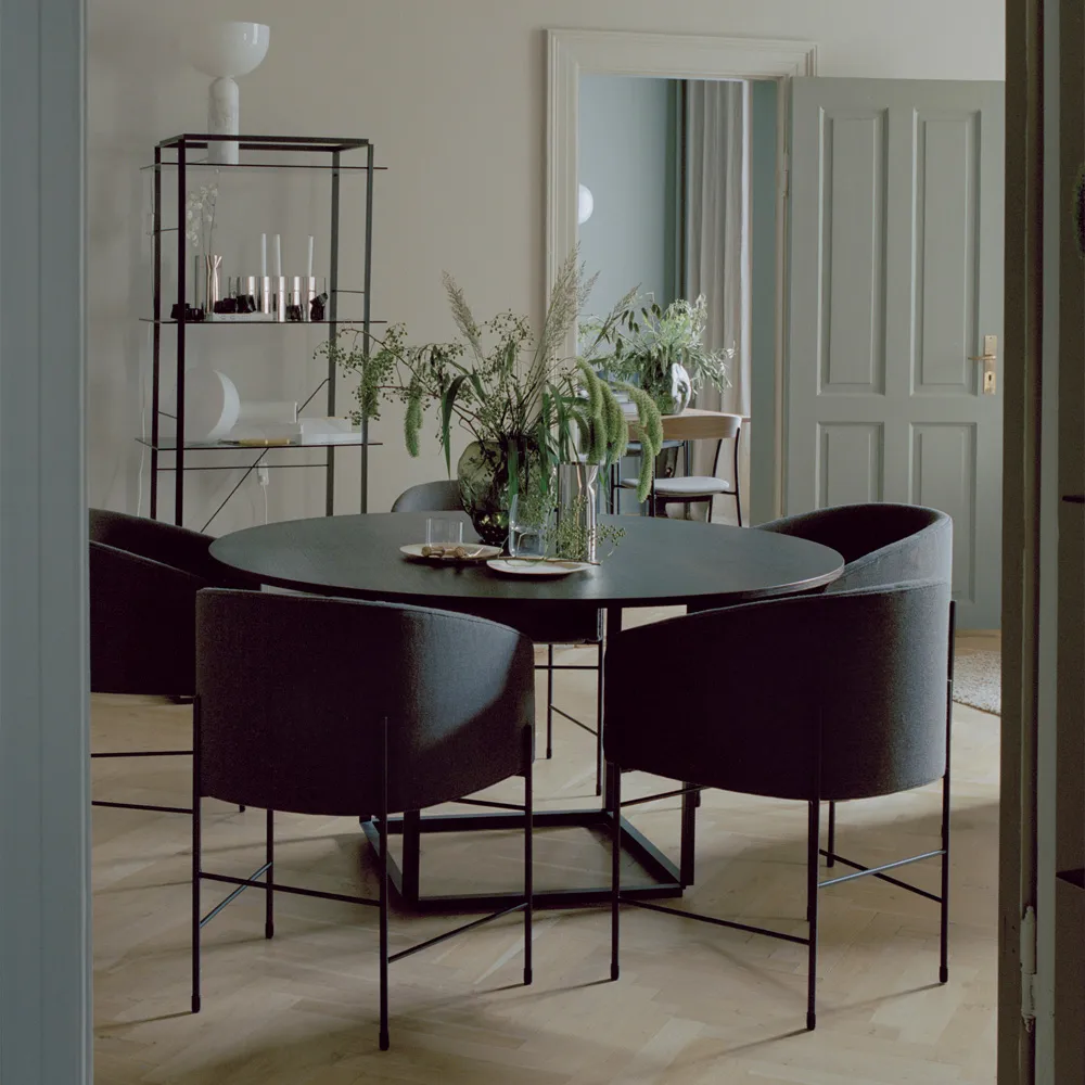 Florence round dining table, Smoked oak. ø120 cm. black stand New Works