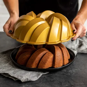 Nordic Ware 75th anniversary braided bundt baking tin - 2.4 L - Nordic Ware