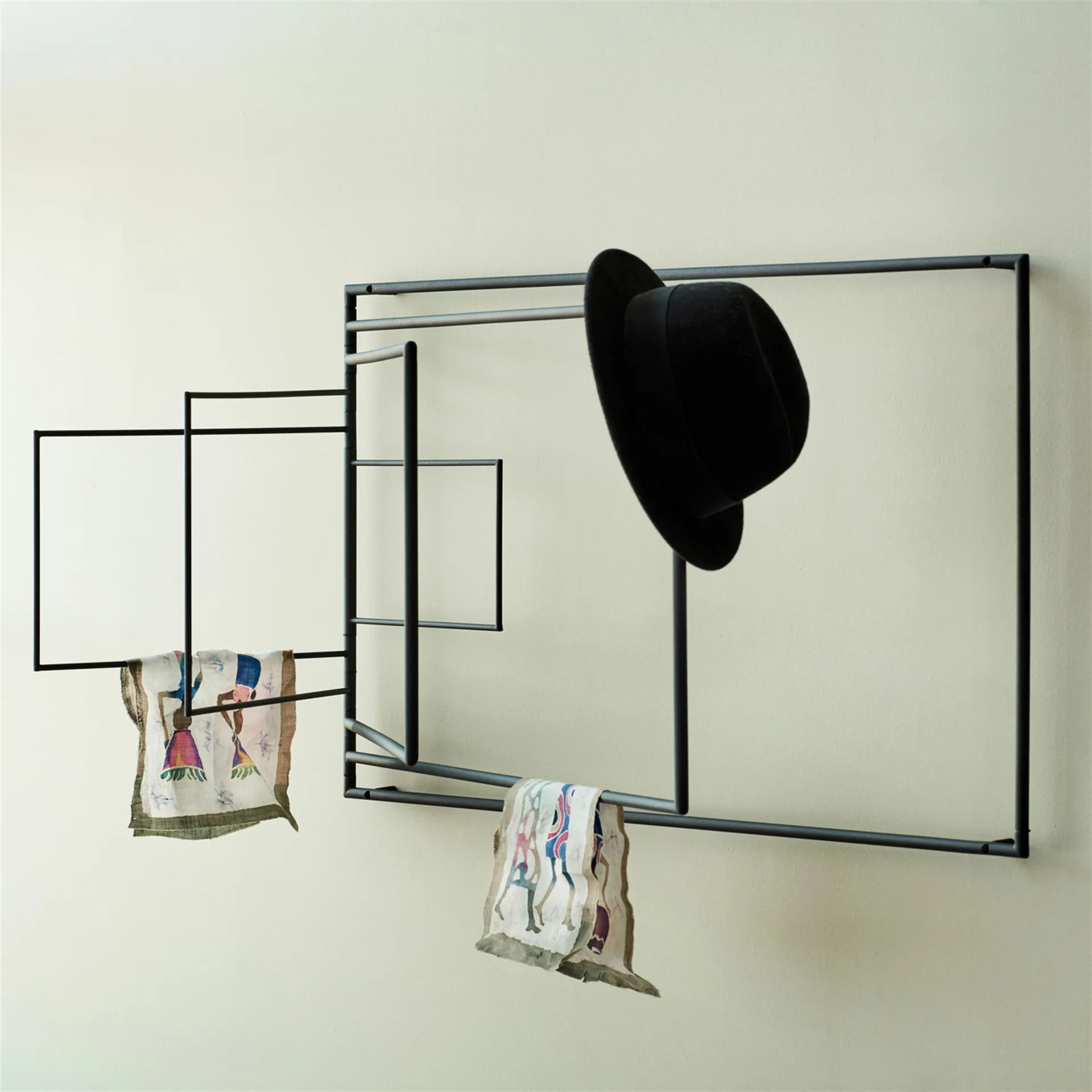 Frame hanger, black Northern
