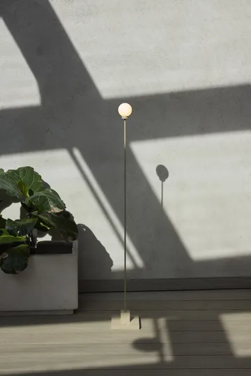 Snowball portable floor lamp 122 cm - Brass - Northern