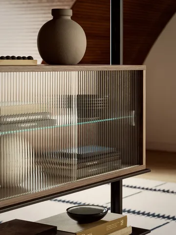 Pira display cabinet - Walnut-ribbed glass, 70x31 cm, glass back - Pira