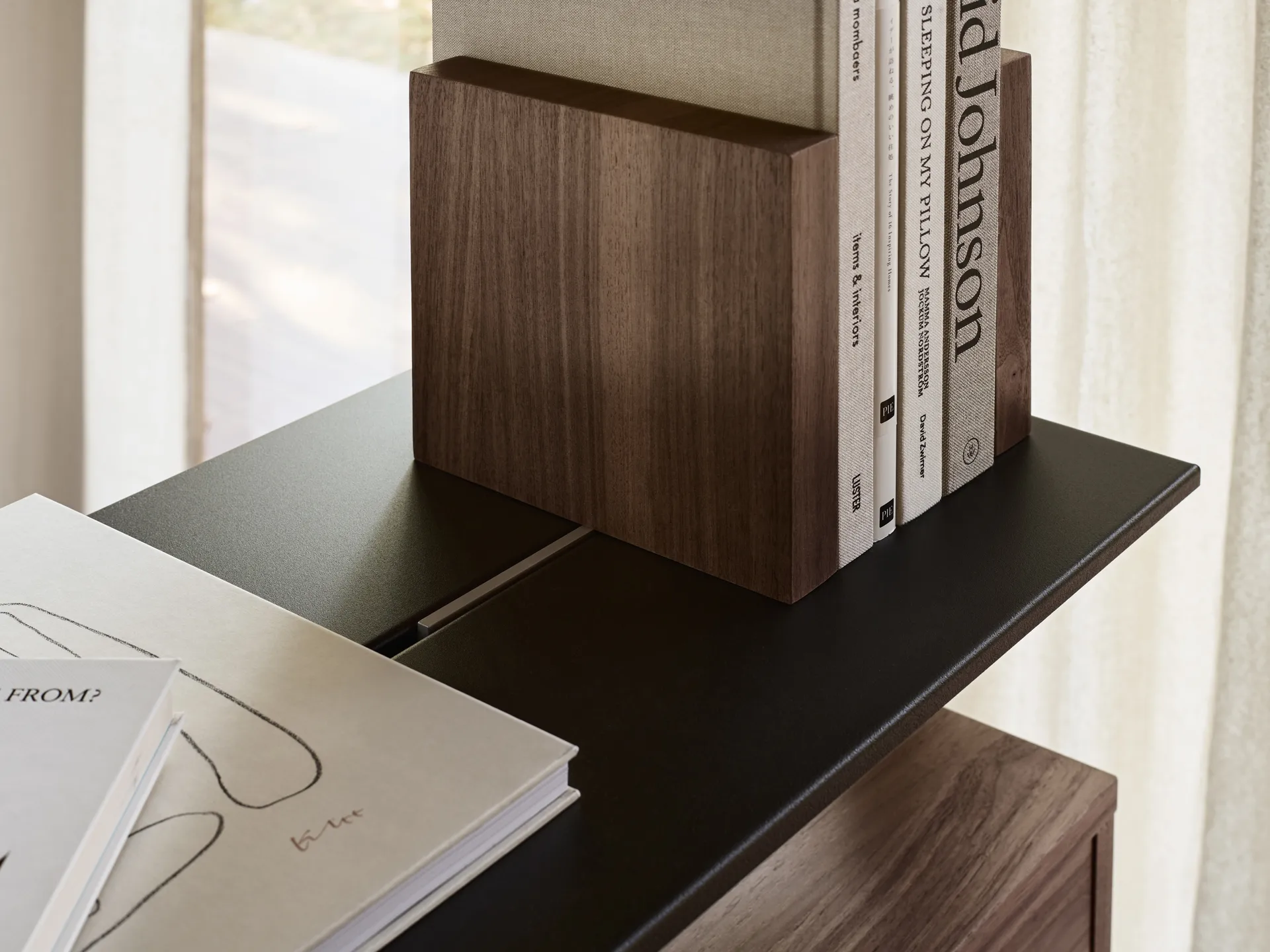 Pira G2 shelving system F C A Black/Walnut 248–255 cm Pira