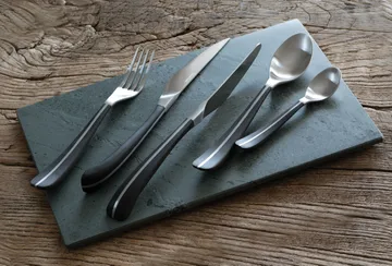 Contour spoon - black - Robert Welch