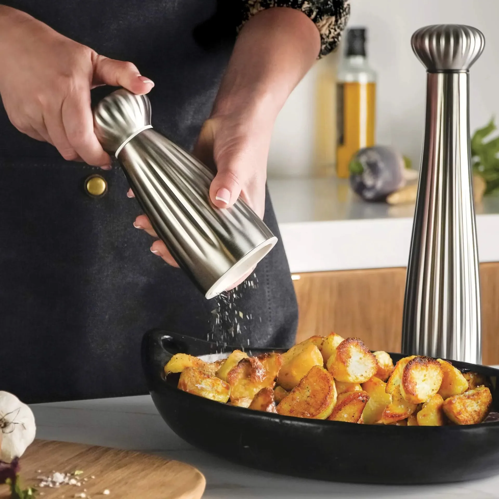 Palm Satin salt mill, Small-stainless steel Robert Welch