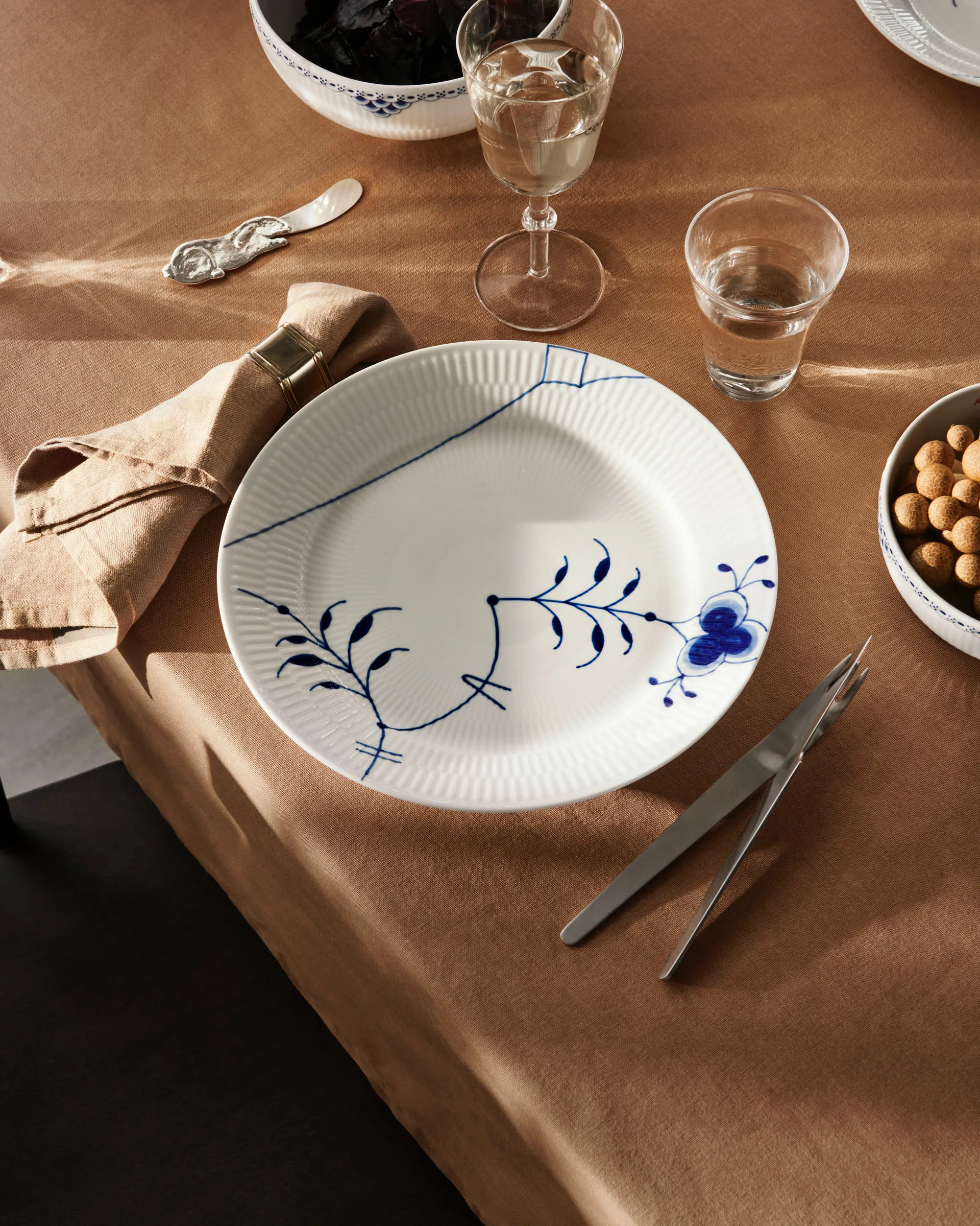 Blue Fluted Mega Limited Edition side plate Ø22 cm, White-blue Royal Copenhagen