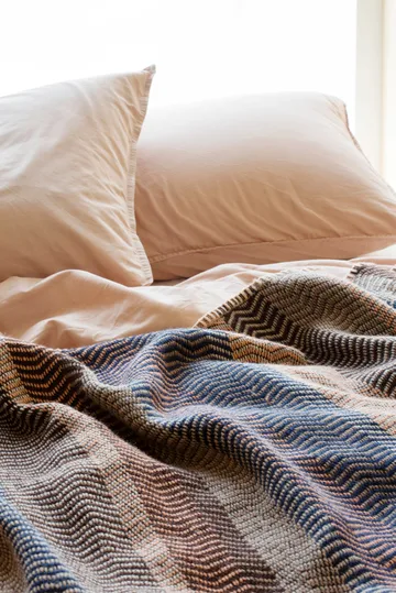 Fri blanket 150x200 cm - By the fire - Røros Tweed