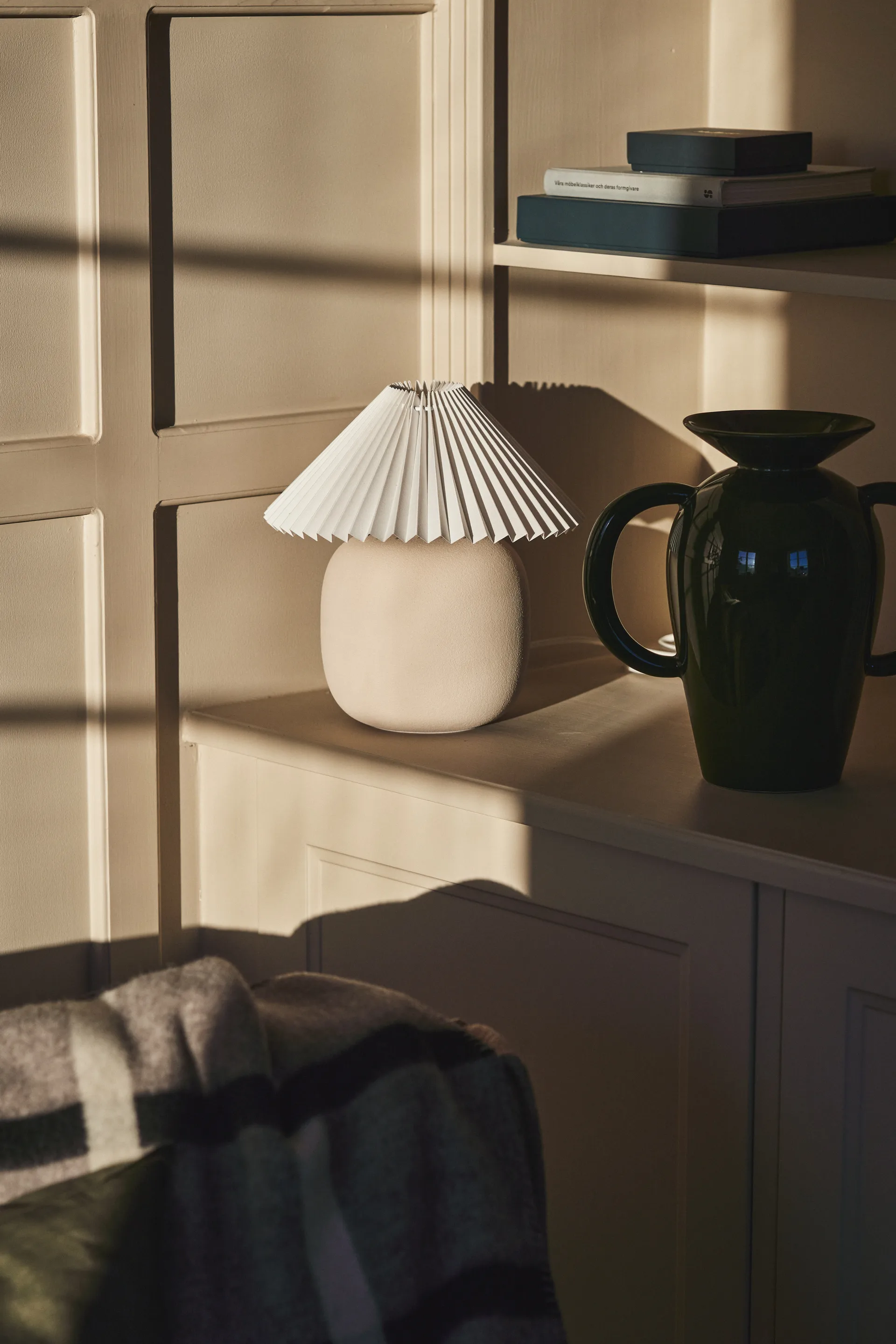 Boulder table lamp 29 cm beige-pleated white,  Scandi Living