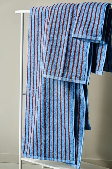 Drift towel 30x50 cm - Blue-red - Scandi Living