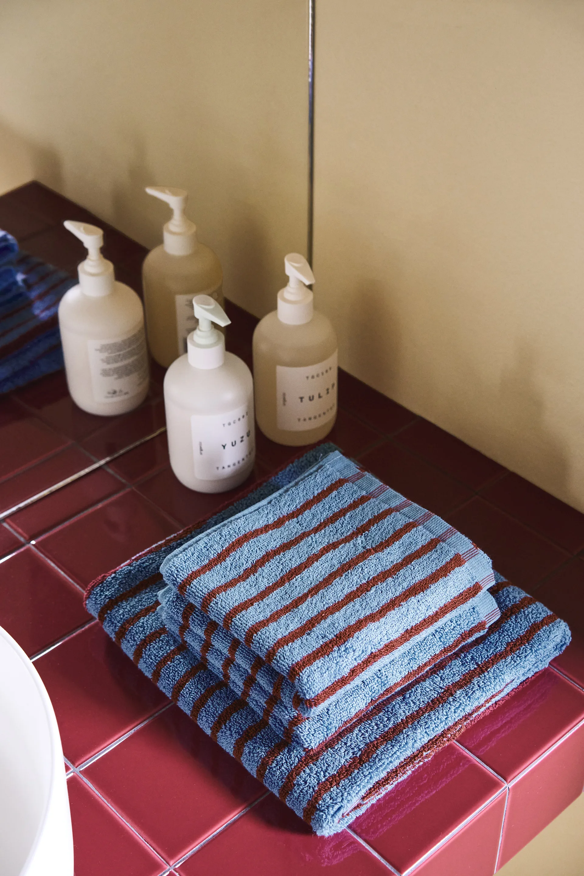 Drift towel 50x70 cm, Blue-red Scandi Living