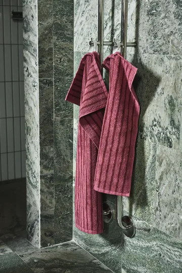 Drift towel 50x70 cm - Pink-red - Scandi Living