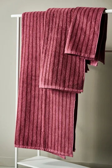 Drift towel 50x70 cm - Pink-red - Scandi Living