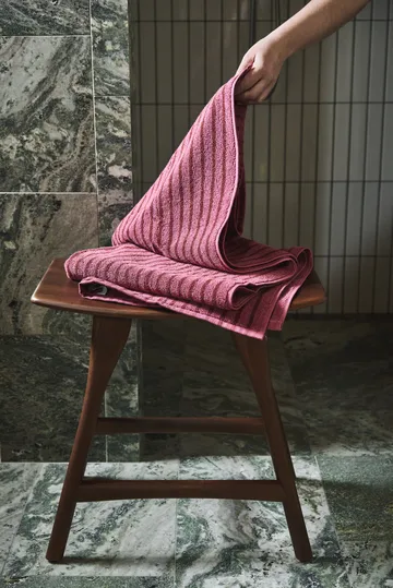 Drift towel 50x70 cm - Pink-red - Scandi Living