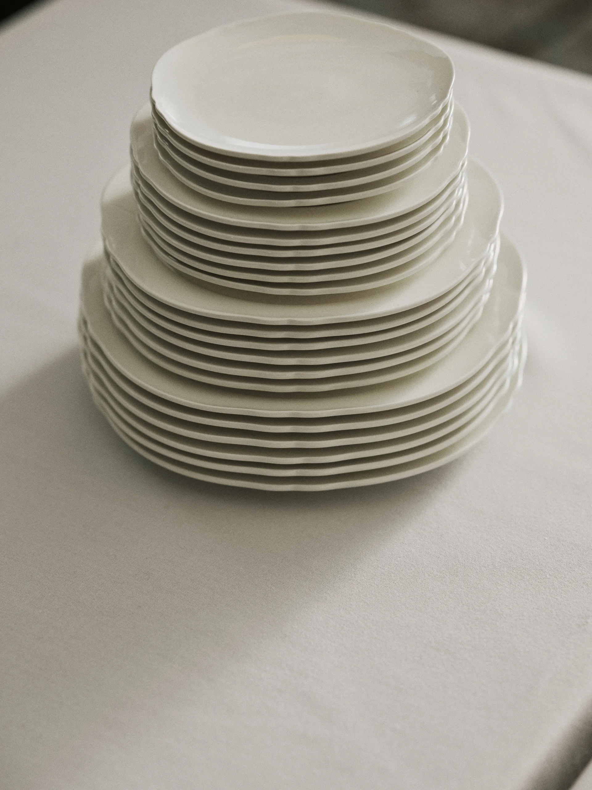 Silhouette plate M Ø23.5 cm 4-pack, White Serax