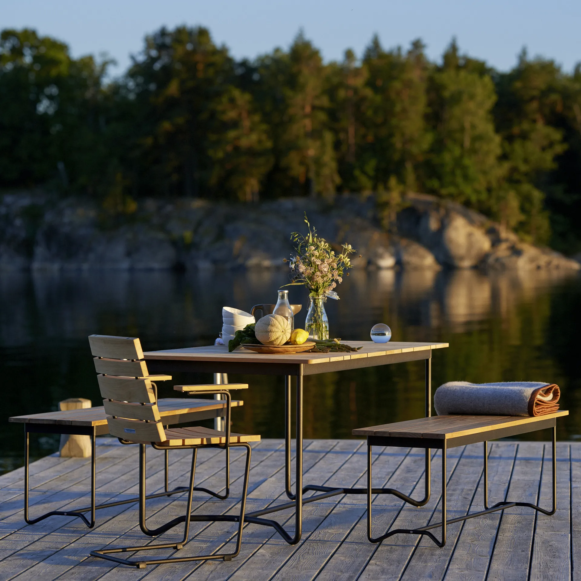 Grinda table, Teak, medium, black frame Skargaarden