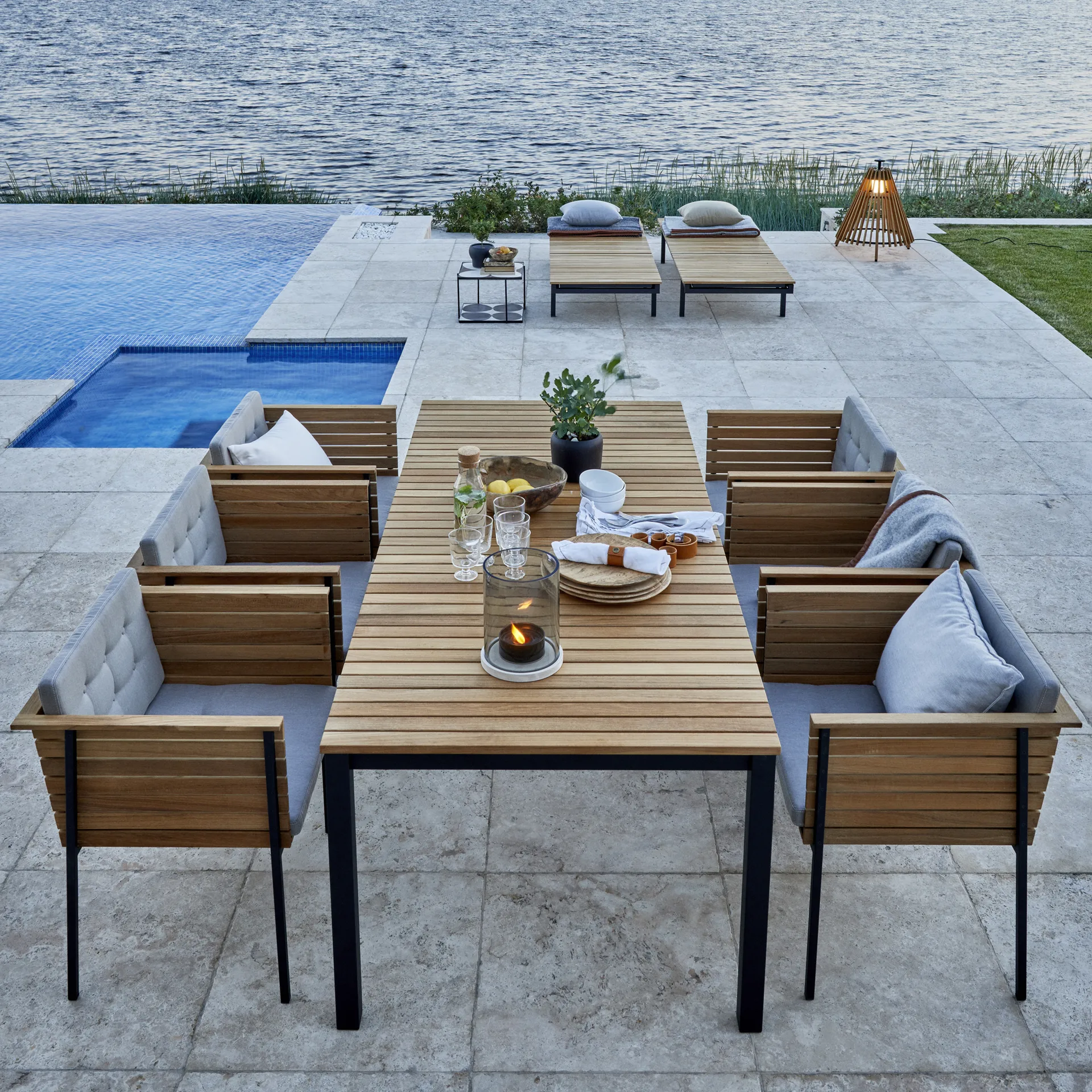 Häringe dining table, Teak, large, black steel frame Skargaarden