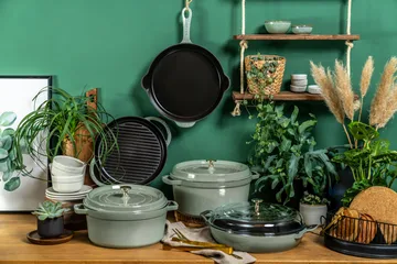 Staub frying pan cast iron with pouring lip Ø28 cm - Eucalyptus wood - STAUB