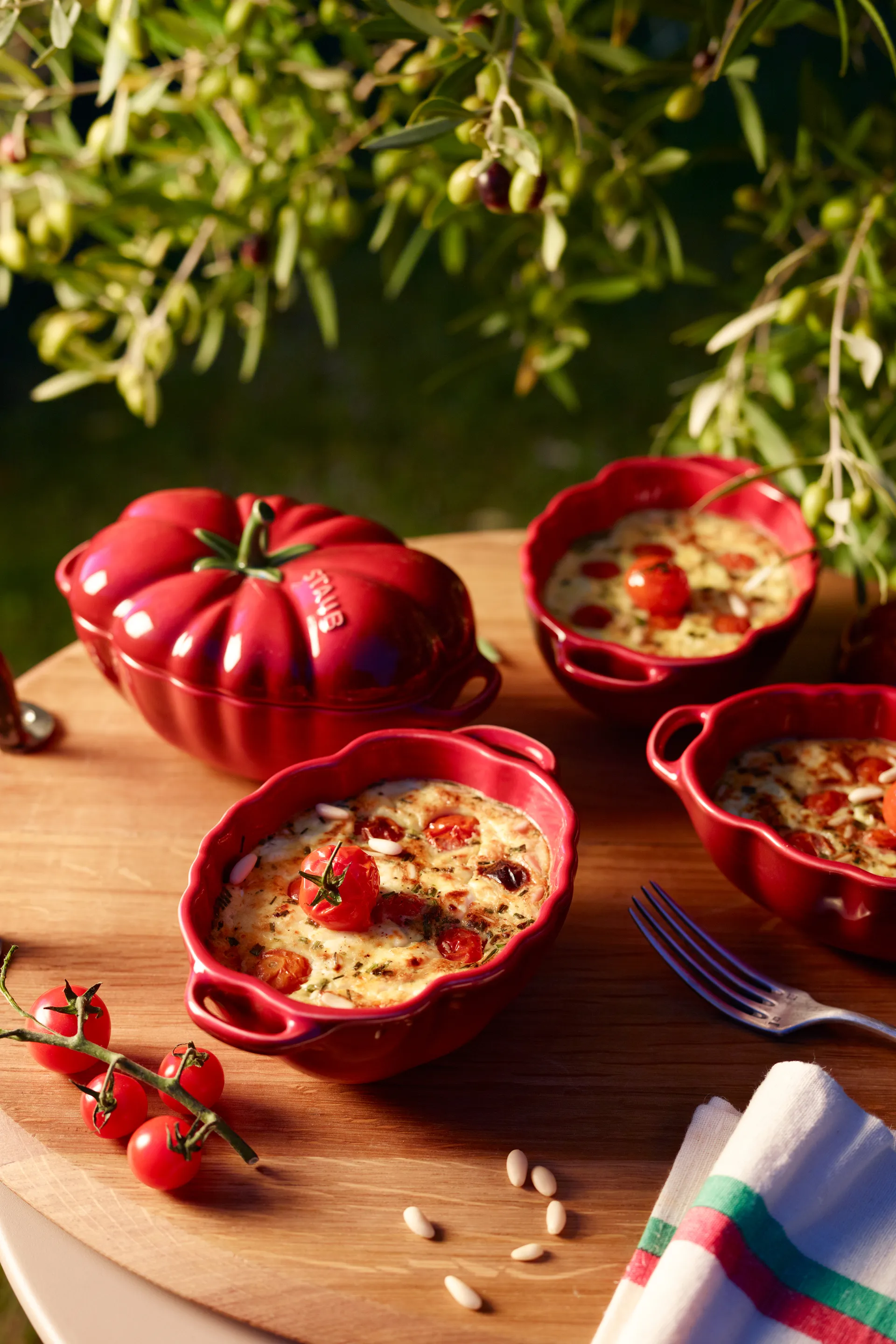 Staub tomato casserole dish stoneware 0.5 l, red STAUB