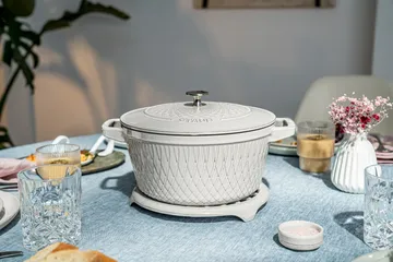 Staub Twister La Cocotte pot 4 L - White truffle - STAUB