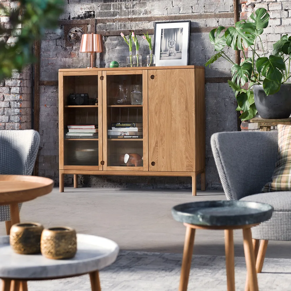 Prio tall bench, Oak natural oil. glass door Stolab