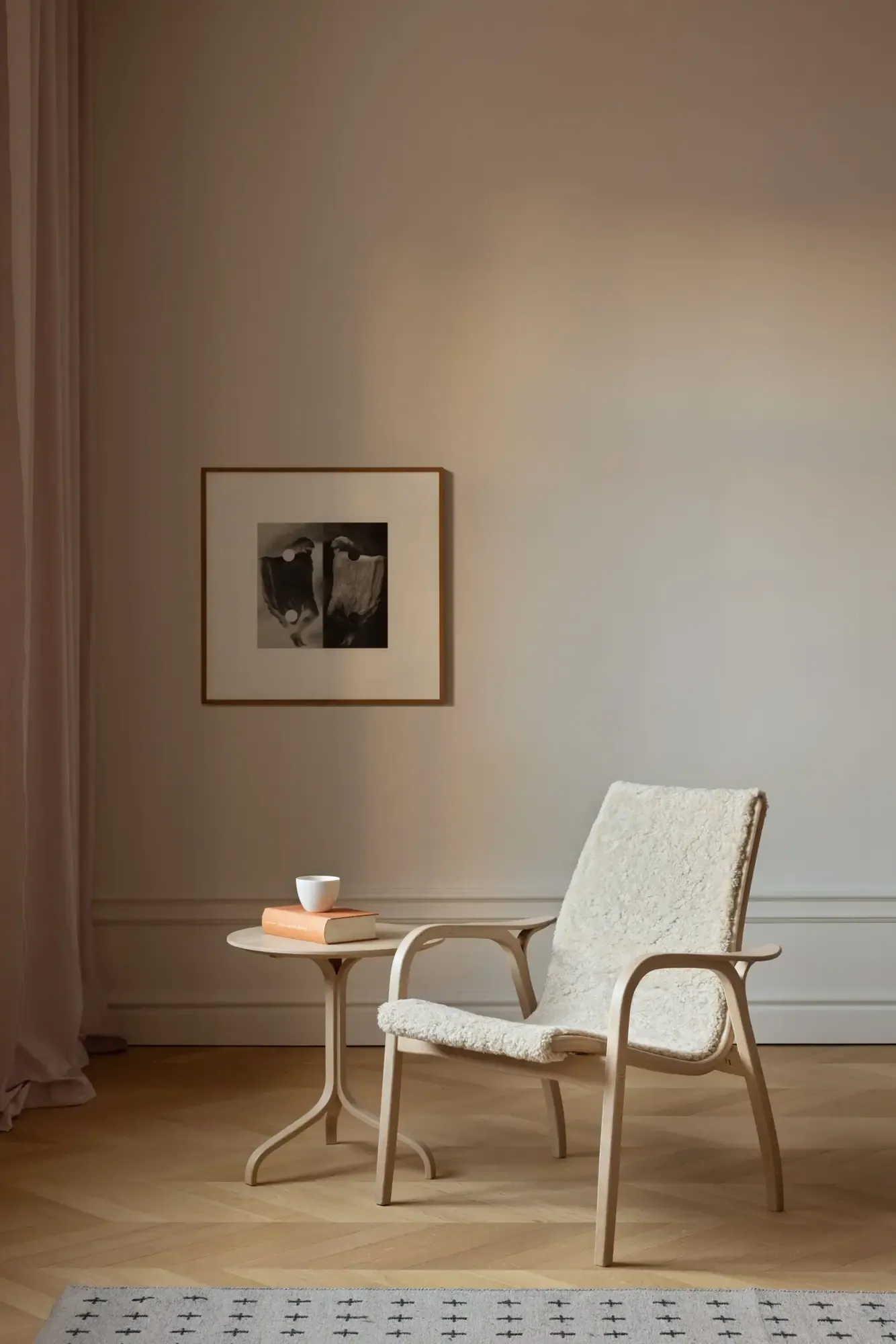 Laminett armchair, Sheepskin Off white-lacquered beech Swedese