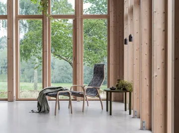 Lamino armchair - Sheepskin Off white-lacquered beech - Swedese
