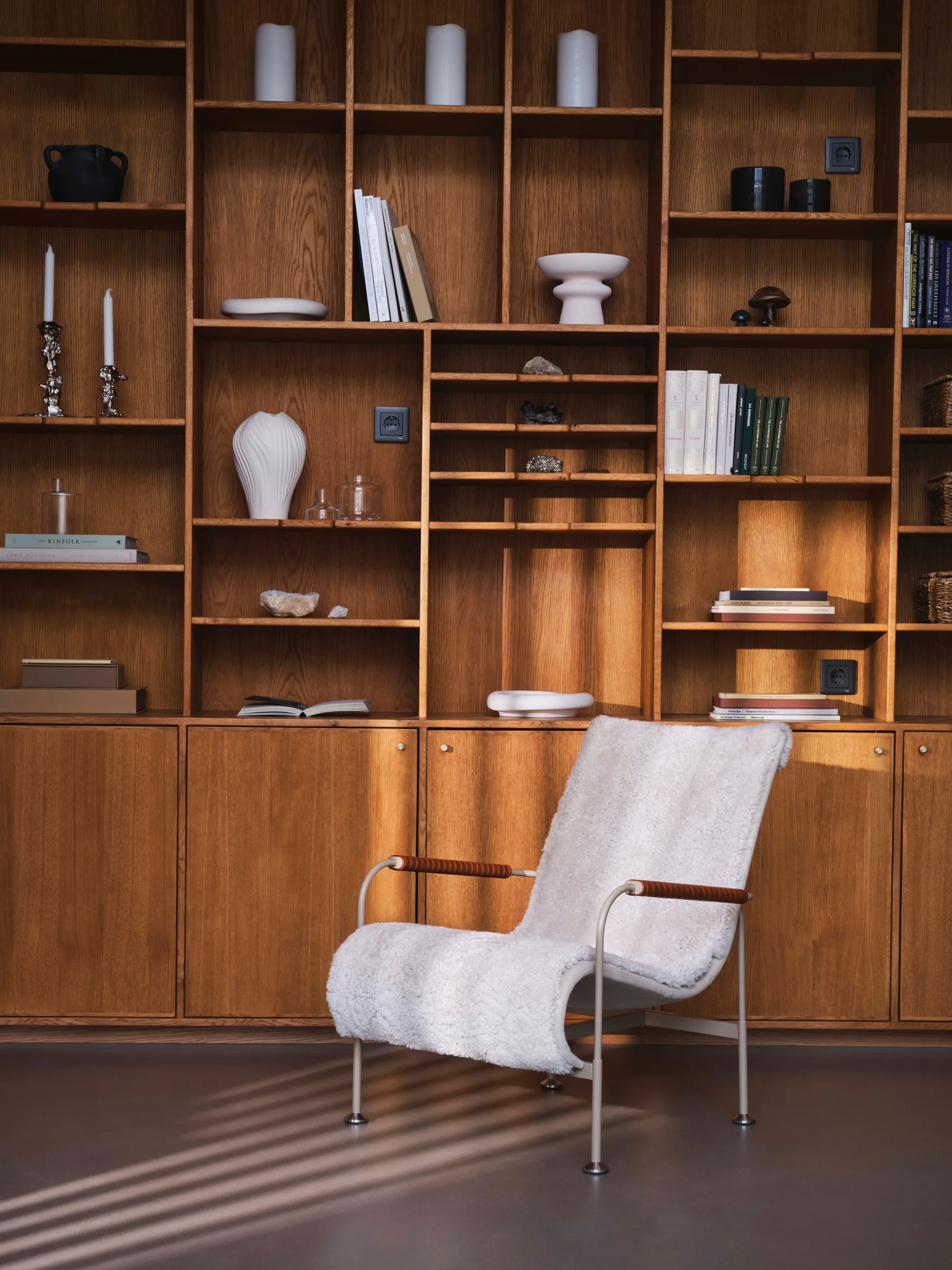 Serpentine armchair, Fabric Romo Linara Rye-chrome-tärnsjö Nature Swedese