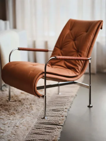 Serpentine armchair - Leather Elmo Soft Dark brown–Tärnsjö Tobacco - Swedese