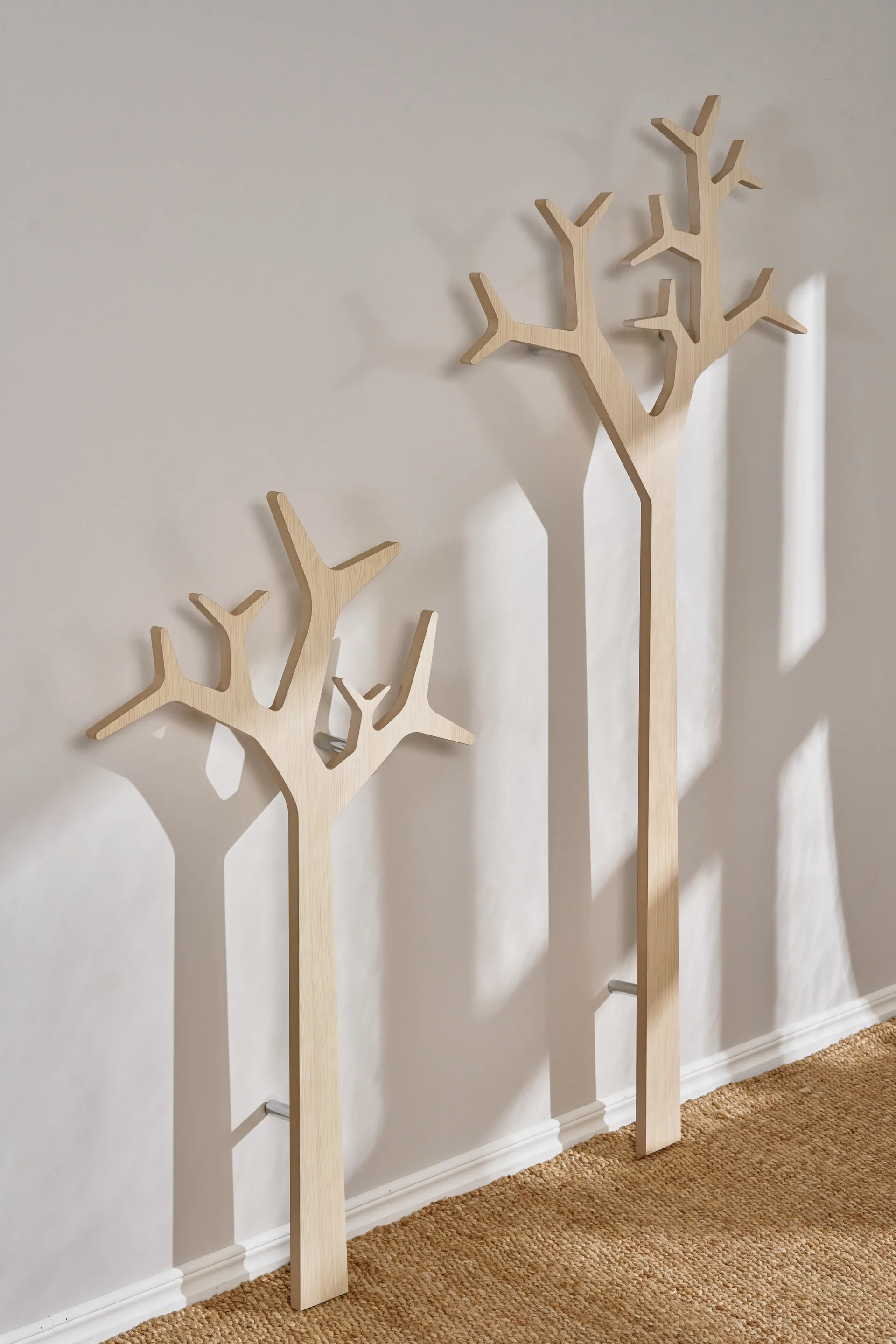 Tree wall wall-mounted coat hanger Special Edition 134 cm, White pigmented pine Swedese