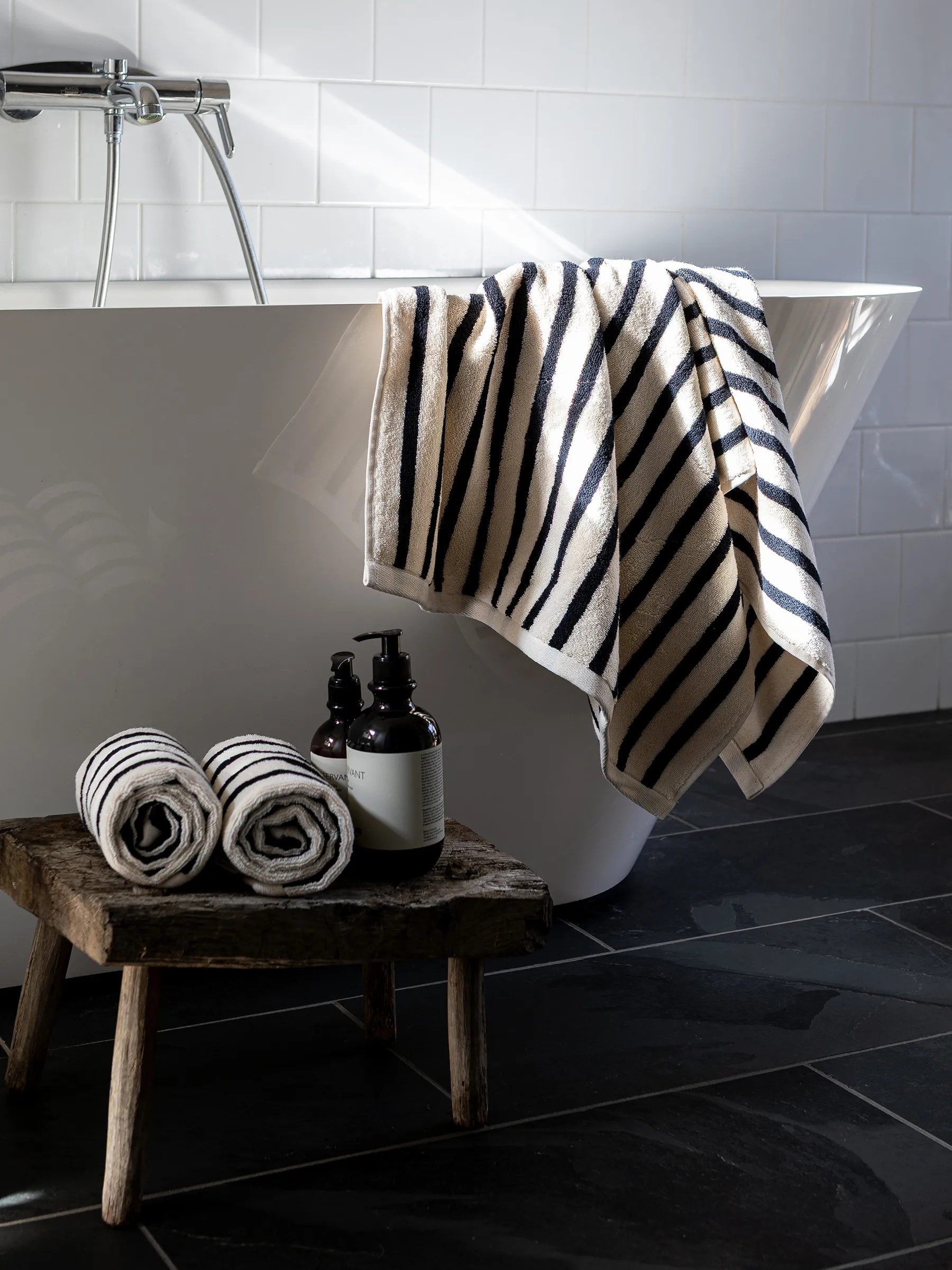 Bonnie towel 50x70 cm, Black Tell Me More