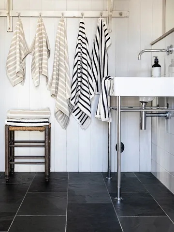 Bonnie towel 50x70 cm - Black - Tell Me More