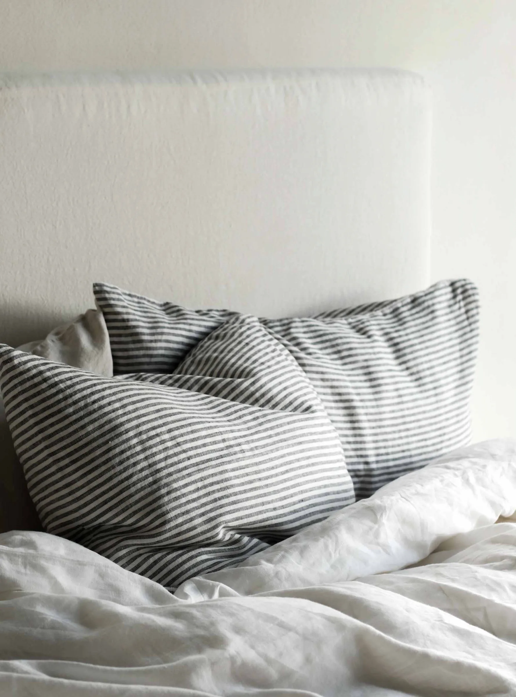 Stonewashed linen pillowcase 50x70 cm 2-pack, Grey-white Tell Me More