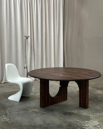 Sanders dining table Ø160 cm - Dark stained oak - Tinted