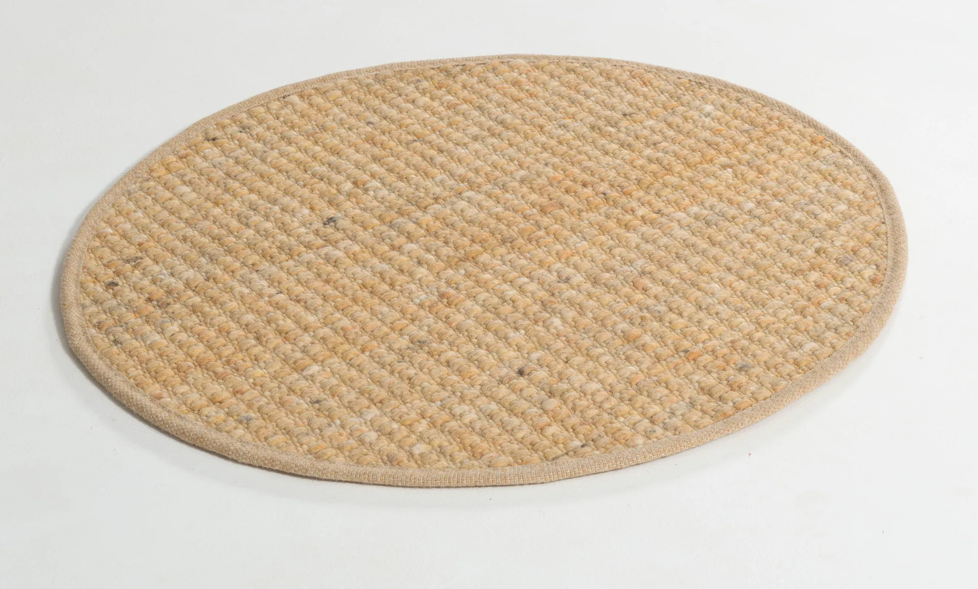 Greenland Swift round rug, Gold no. 261, Ø250 cm Tisca