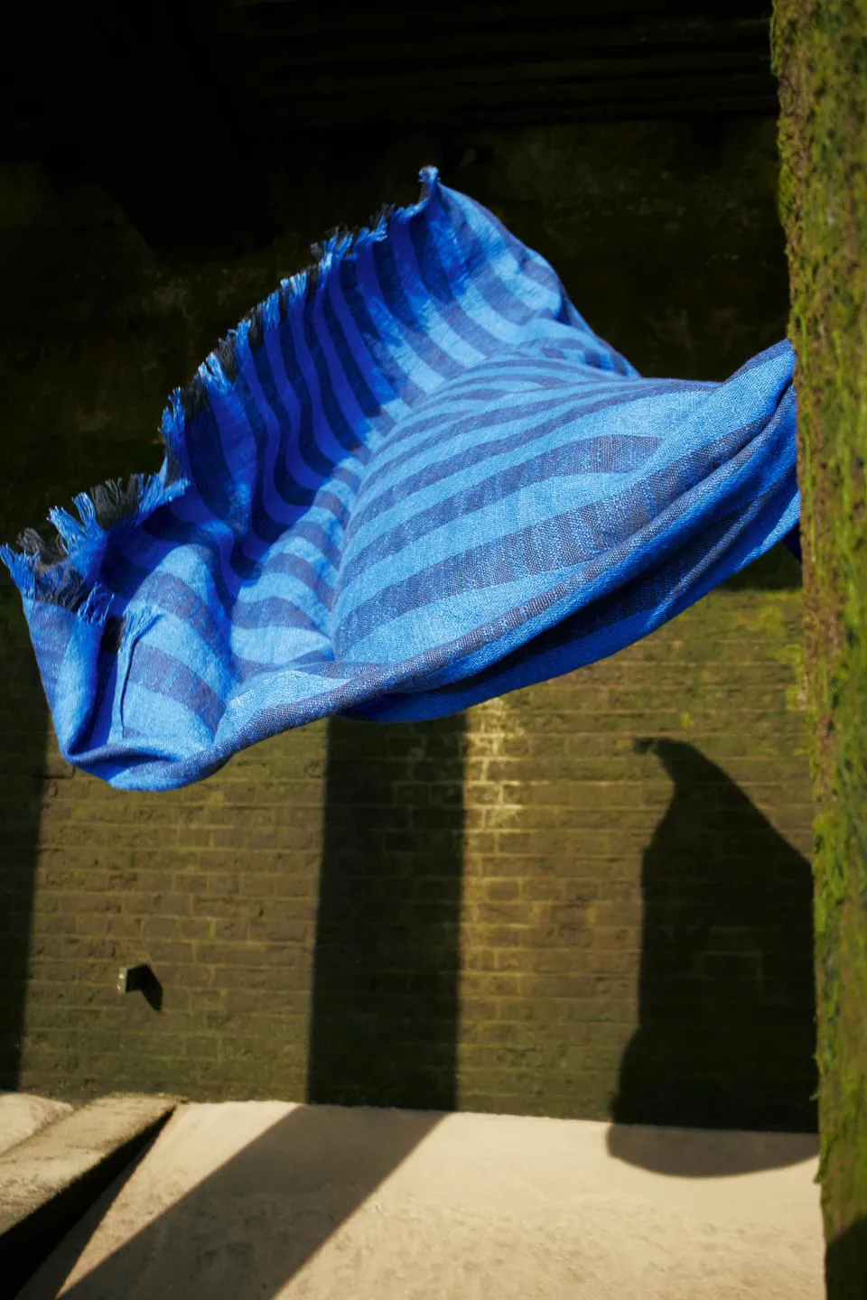 Band throw 160x200 cm, Blue & Black Tom Dixon