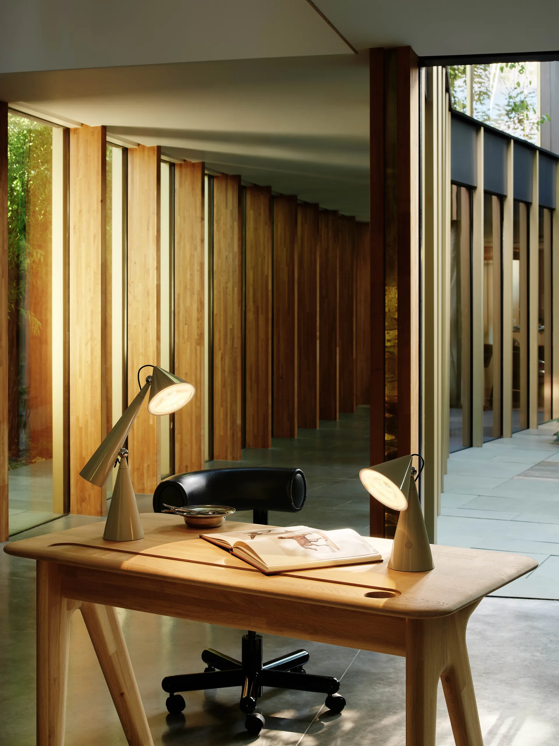 Pose Portable LED table lamp, Putty Tom Dixon