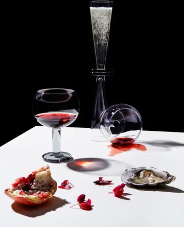 Puck Balloon glass on foot 45 cl 2-pack - Clear-smoke - Tom Dixon