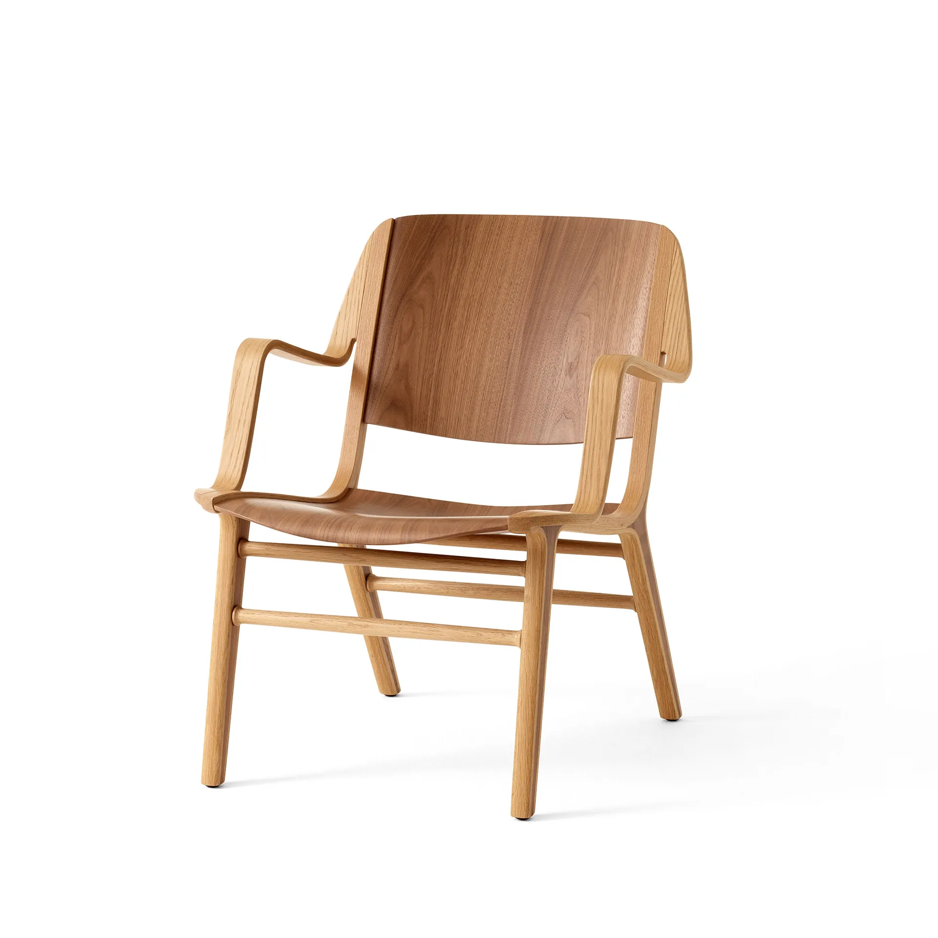 AX HM11 lounge chair with armrests, Walnut-oak &Tradition