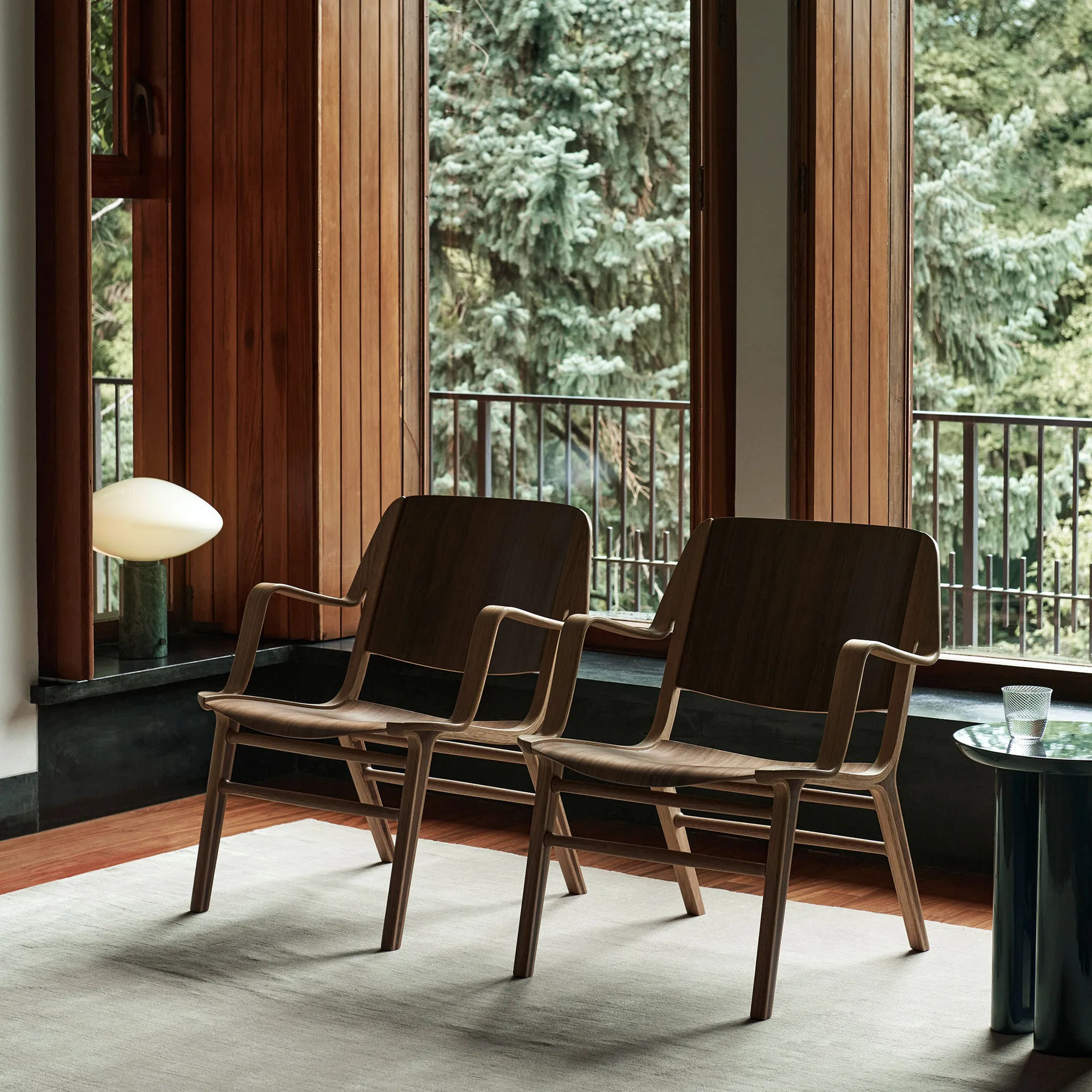 AX HM11 lounge chair with armrests, Walnut-oak &Tradition