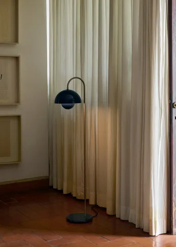 Flowerpot VP12 floor lamp - Steel blue - &Tradition
