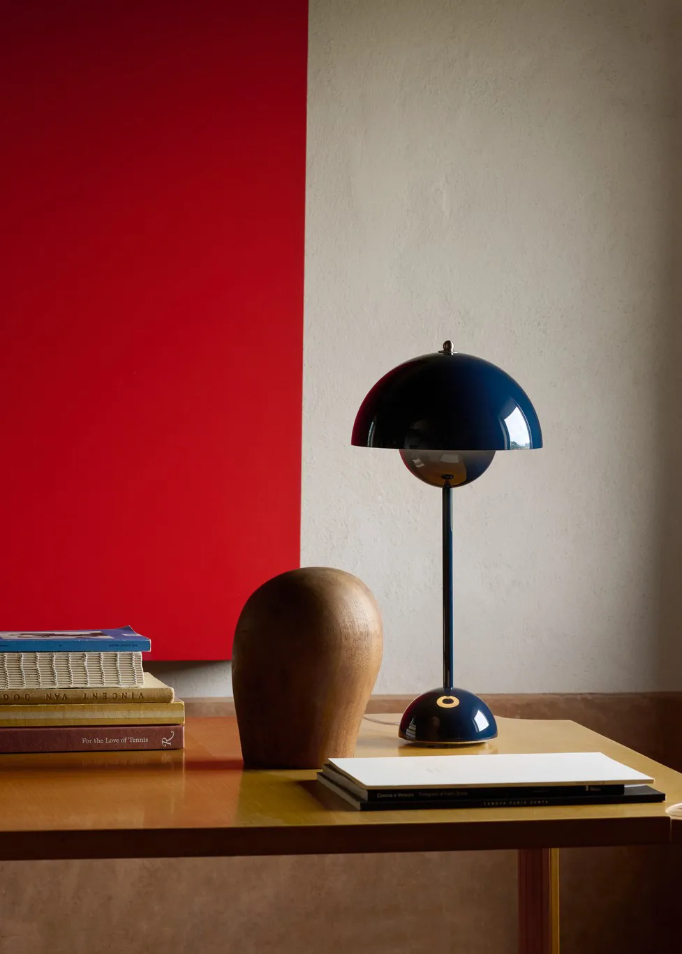 FlowerPot VP3 table lamp, Steel blue &Tradition